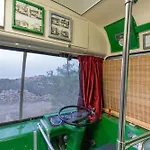 مكان تخييم A One Of A Kind Bus With Gorgeous Views