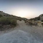 A One Of A Kind Bus With Gorgeous Views Kamp alanı