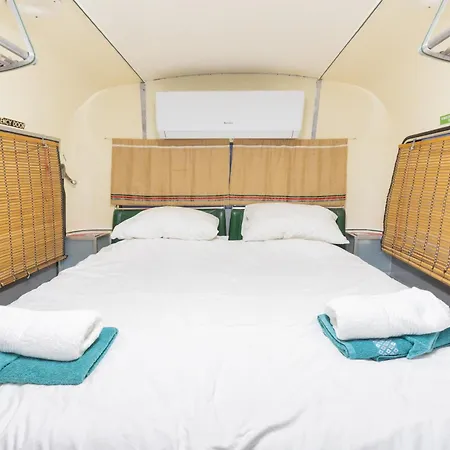 A One Of A Kind Bus With Gorgeous Views 营地 *