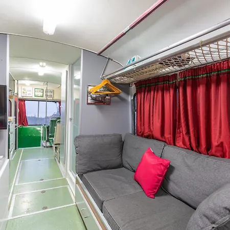 キャンプ場 A One Of A Kind Bus With Gorgeous Views *