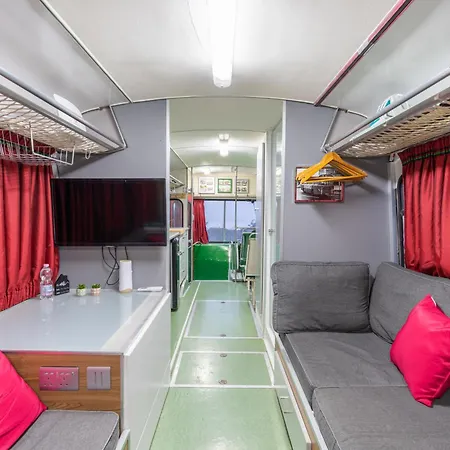 A One Of A Kind Bus With Gorgeous Views キャンプ場