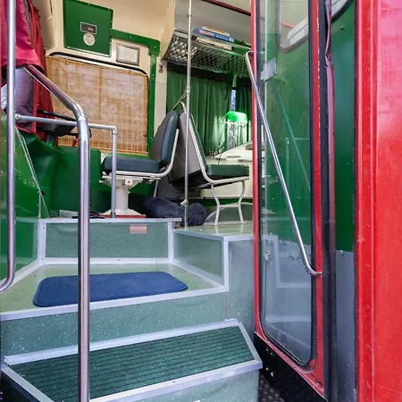 Кемпинг A One Of A Kind Bus With Gorgeous Views Надур