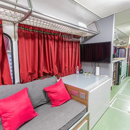 A One Of A Kind Bus With Gorgeous Views Кемпинг *