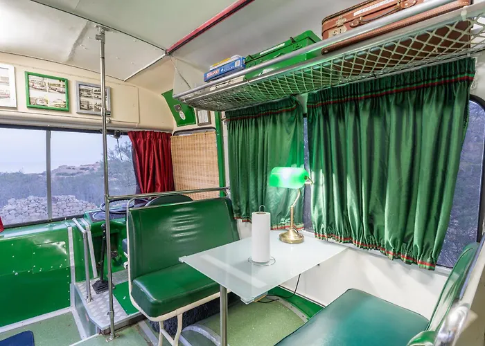 A One Of A Kind Bus With Gorgeous Views אתר קמפינג *