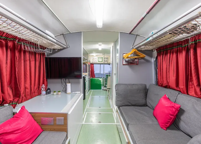 A One Of A Kind Bus With Gorgeous Views 营地