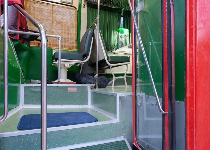 Campingplads A One Of A Kind Bus With Gorgeous Views Nadur