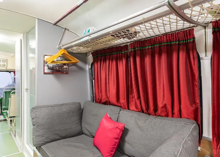A One Of A Kind Bus With Gorgeous Views Campingplads